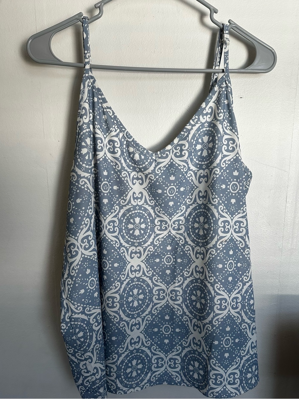 TECREW  Blue and White Medallion Print Cami LARGE